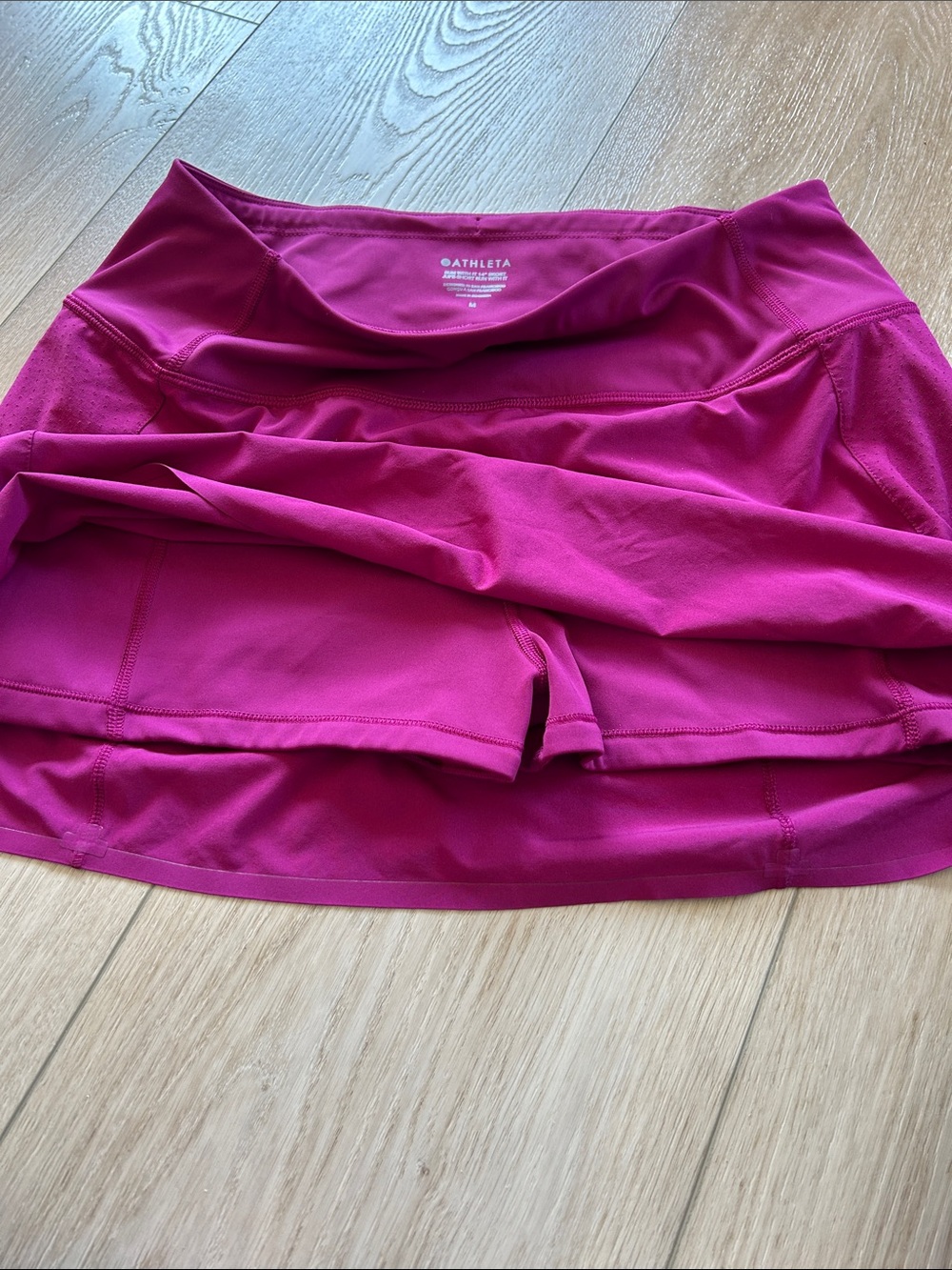 Athleta Run with it 14” Skort Jupe-Short Run with it. Size Medium. - Picture 3 of 6